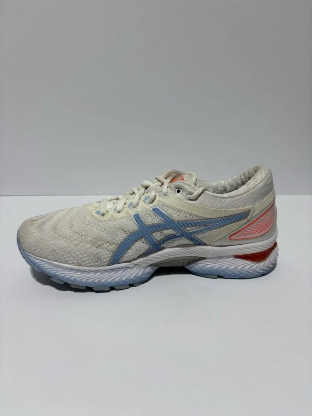 Asics Women’s Gel-Nimbus 22 White Running Shoes, Size 9 M